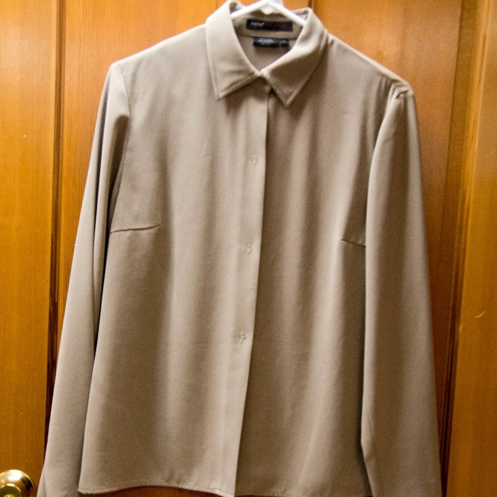 Like new Dress Shirt Sz Med